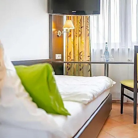My Airport Stuttgart-airport-messe Отель 3*